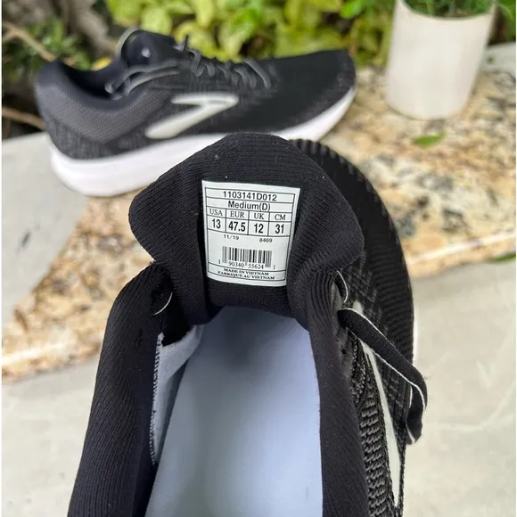- BROOKS🔴Revel 3 Men Size 13