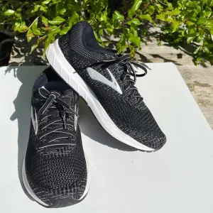 - BROOKS🔴Revel 3 Men Size 13