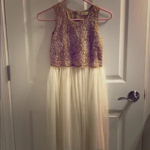 A beautiful Gold and White dress
