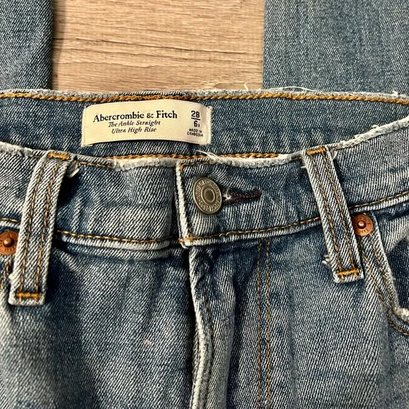 Abercrombie The Ankle Straight - Medium Wash - Raw Hem