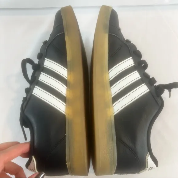 adidas Baseline Black/ white Gum Boys' Shoes size: 5