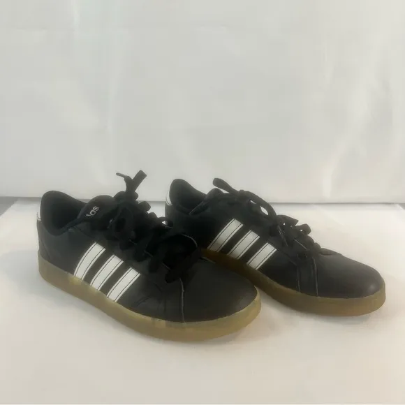 adidas Baseline Black/ white Gum Boys' Shoes size: 5