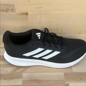 Adidas Black and White Athletic Shoes for Performance RunFalcon 5