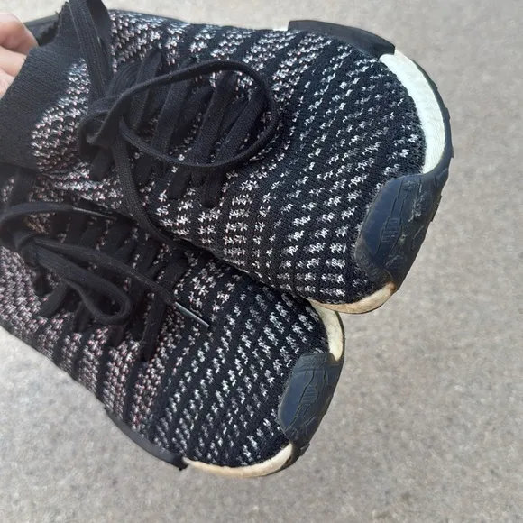 Adidas NMD_R1 Primeknit Men’s 11 Black White Boost Knit Lightweight Shoes