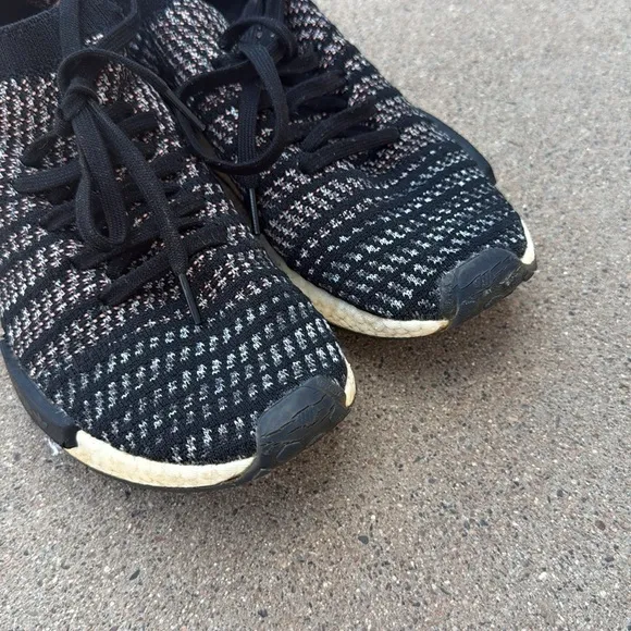 Adidas NMD_R1 Primeknit Men’s 11 Black White Boost Knit Lightweight Shoes