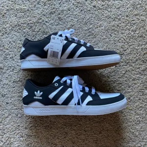 ‼️Adidas Originals Hardcourt Low Shoes‼️