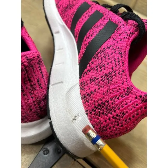adidas Swift Run J Shock Pink/Core Black Running Shoes GS MENS 5.5 WOMENS 6.5