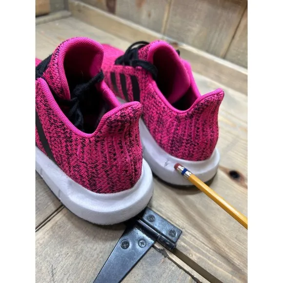 adidas Swift Run J Shock Pink/Core Black Running Shoes GS MENS 5.5 WOMENS 6.5