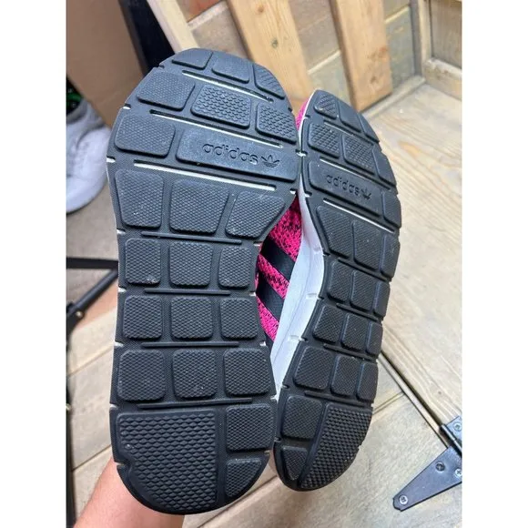 adidas Swift Run J Shock Pink/Core Black Running Shoes GS MENS 5.5 WOMENS 6.5