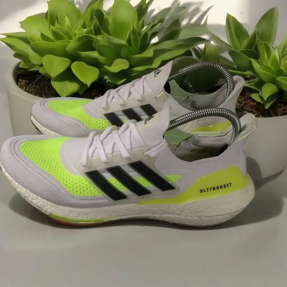 Adidas Ultraboost Running Shoes Lightweight Cushioning White Neon Size 10 mens