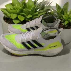Adidas Ultraboost Running Shoes Lightweight Cushioning White Neon Size 10 mens