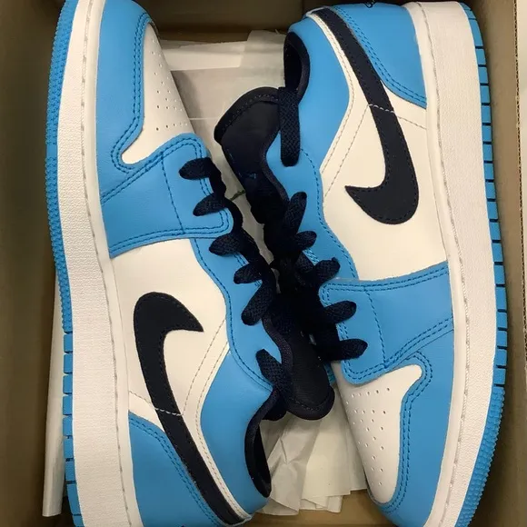 Air Jordan 1 Low UNC Kids Size 5y