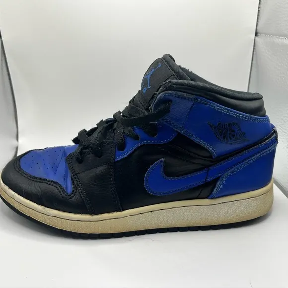 Air Jordan 1 OG 2021 Mid Hyper Retro Basketball Shoes in size 5Y