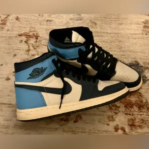 Air Jordan 1 Retro High Obsidian Basketball Shoes