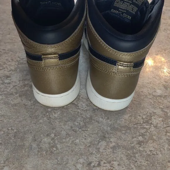 Air Jordan 1 Retro High OG Black Metallic Gold (GS) Youth 4Y Shoes FD1437-071