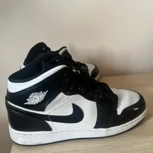 Air Jordan 1 Retro Mid ‘All Star 2021