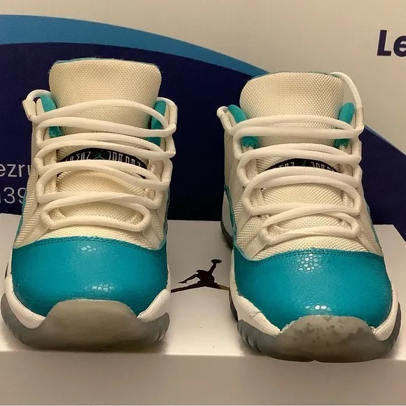 Air Jordan 11 Low Aqua Safari Kids Size 6.5y