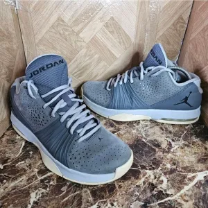 Air Jordan men's  5 am basketball shoes gray size 11.      290
