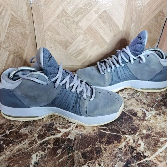Air Jordan men's  5 am basketball shoes gray size 11.      290