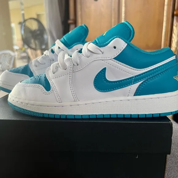 Air Jordan ones low GS