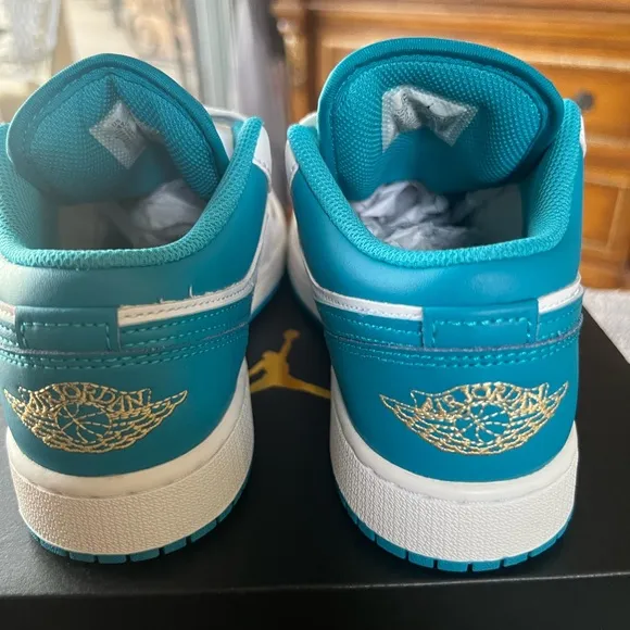 Air Jordan ones low GS