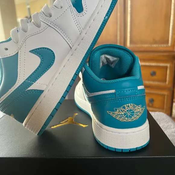 Air Jordan ones low GS