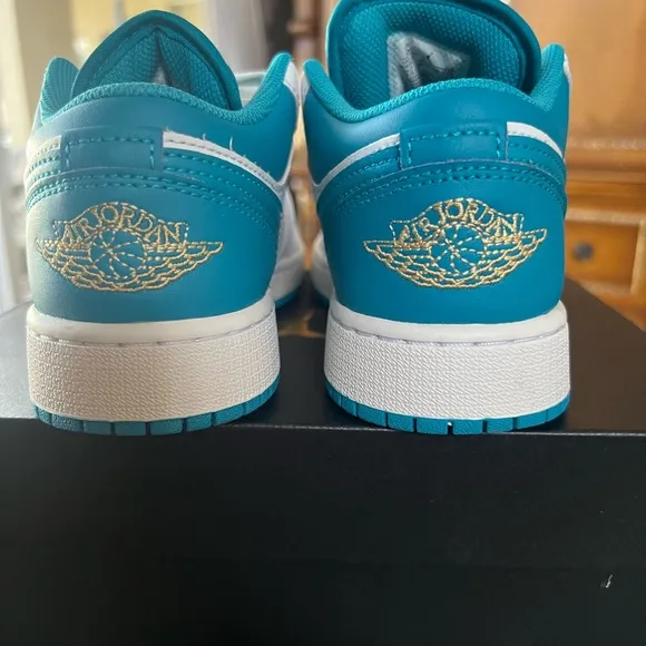 Air Jordan ones low GS