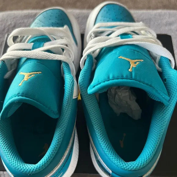 Air Jordan ones low GS