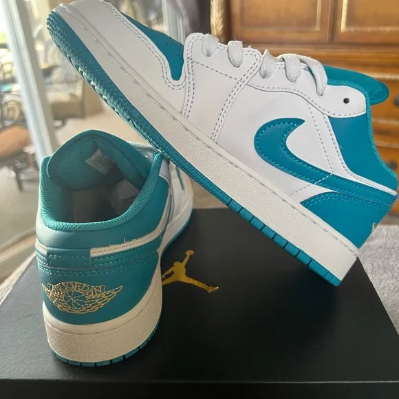 Air Jordan ones low GS