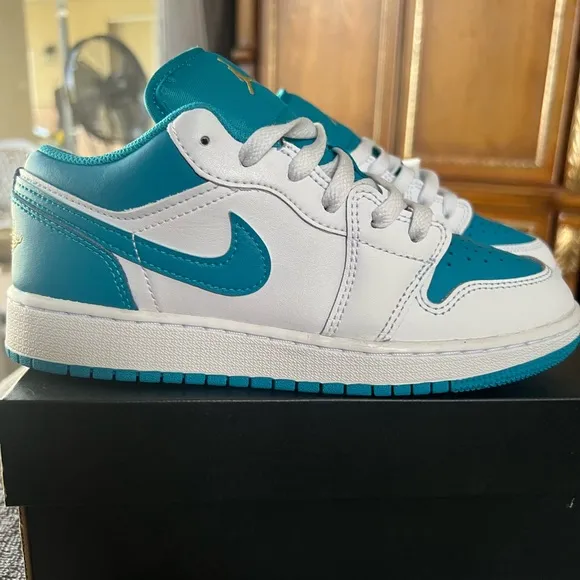 Air Jordan ones low GS
