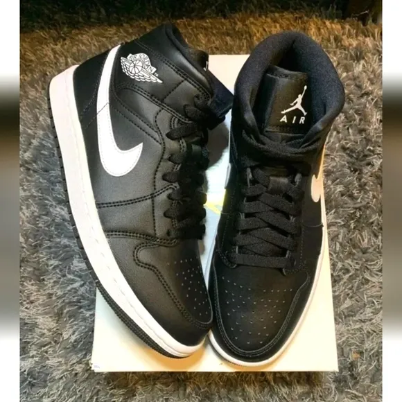 Air Jordan Wmns Air Jordan 1 Mid Black White BQ6472-011 Authenticity Guaranteed