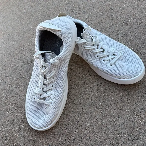 Allbirds Men’s Size 10 White Knit Sneakers Lace-Up Lightweight Eco Shoes