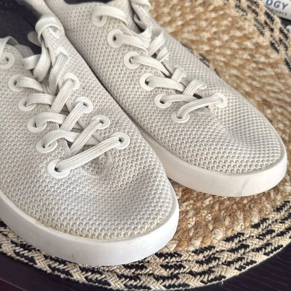 Allbirds Men’s Size 10 White Knit Sneakers Lace-Up Lightweight Eco Shoes