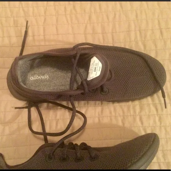 ALLBIRDS TREERUNNERS.
