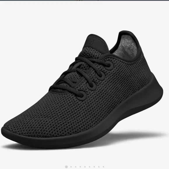 ALLBIRDS TREERUNNERS.