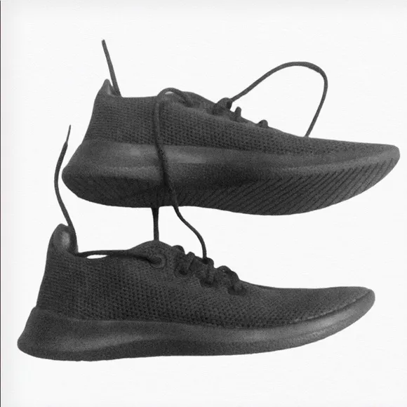 ALLBIRDS TREERUNNERS.