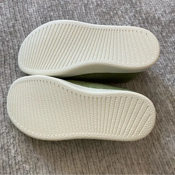 Allbirds Wool Loungers Youth Size 2 Green Slip-On Sneakers Eco Comfort Classic