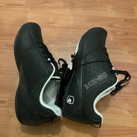 AND1 FURY LOW Men's Athletic Shoes Sneakers Size 9 Black &amp; White