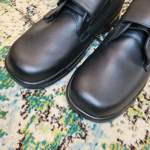 Apex Mens Single Strap Black Leather Comfort Shoes, Size 11.5 X-Wide
