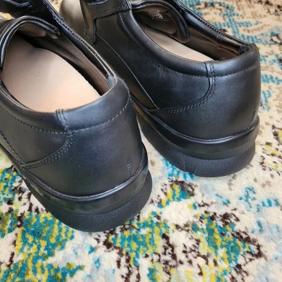 Apex Mens Single Strap Black Leather Comfort Shoes, Size 11.5 X-Wide