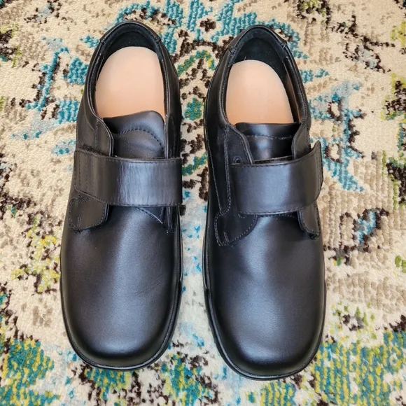 Apex Mens Single Strap Black Leather Comfort Shoes, Size 11.5 X-Wide
