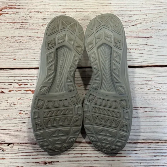 APL Techloom Bliss Slip-On Running Shoes in Gray/Pink Sz 9.5