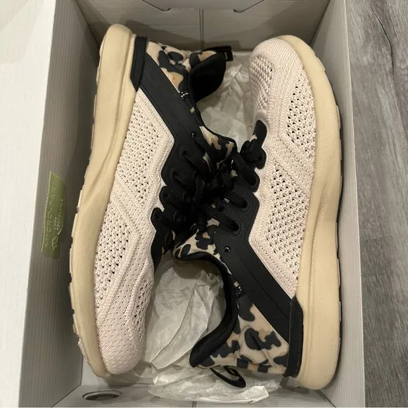 APL women’s tech loom racer running shoes