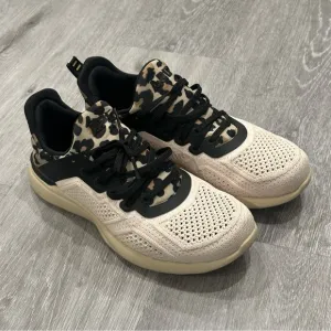APL women’s tech loom racer running shoes