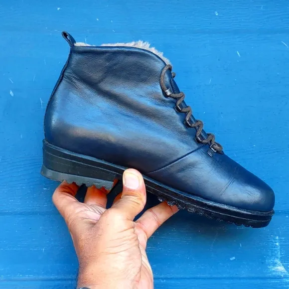 ARCUS LADIES BLUE LEATHER LACE UP ANKLE BOOTS W/FUR LINING