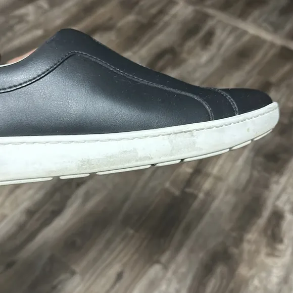 Armani Exchange Men’s Low Top sneakers Shoes Men’s Size 9 Black and White 224851