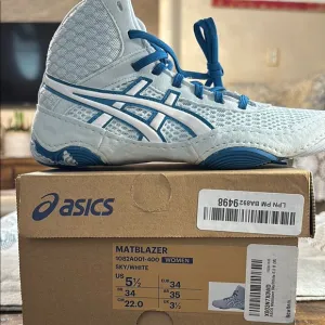 ASICS Blue and White Athletic Shoes High-Top Design