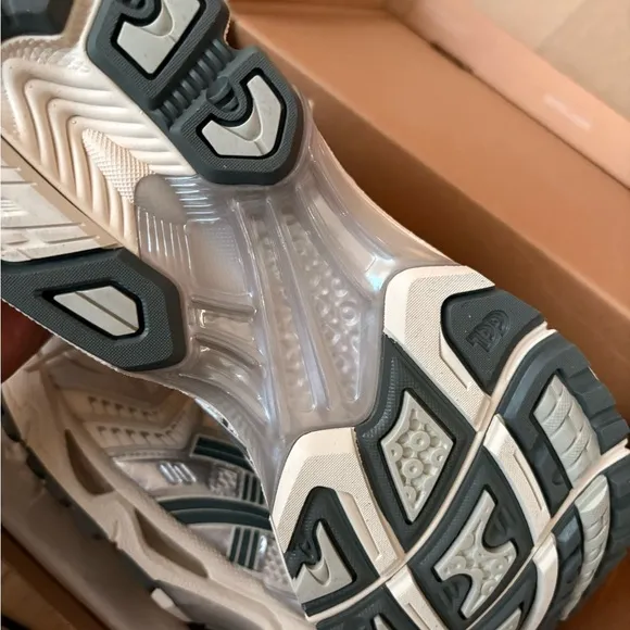 ASICS GEL-KAYANO 14 BIRCH / DARK PEWTER