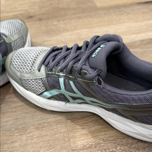 Asics Size 8 Gray and Green Athletic Shoes with Gel-Contend Cushioning