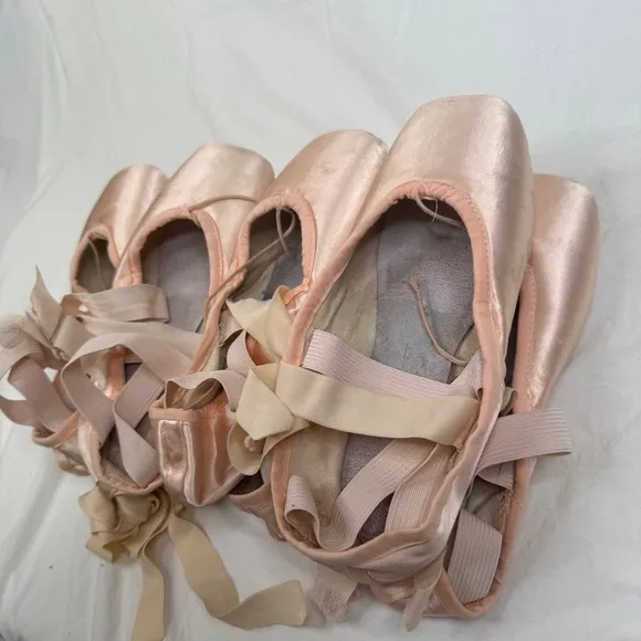 Ballet Pointe Shoes Craft Projects DEAD Not Danceable - ALL 4 PAIRS